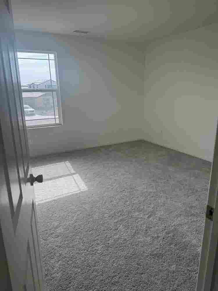 Private room w/ private bathroomm