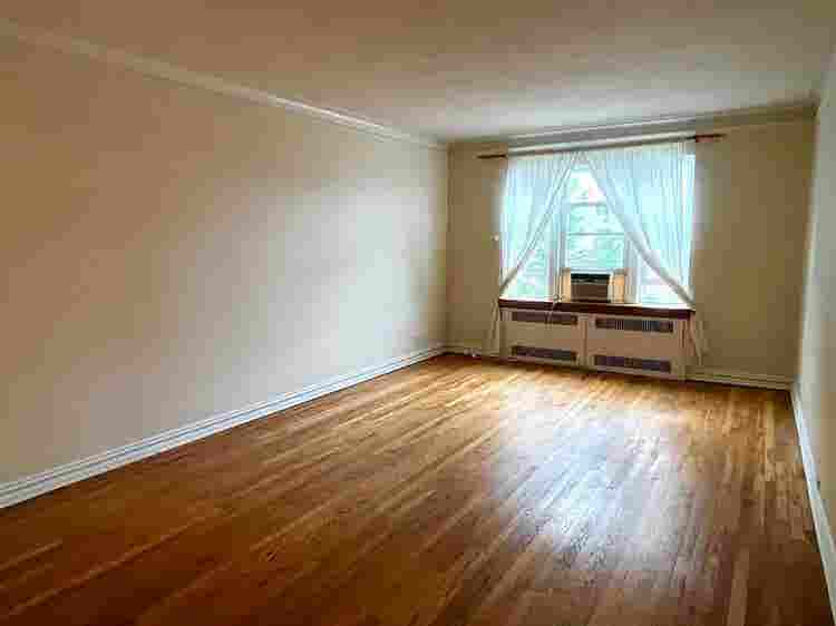 Looking for a Roommate