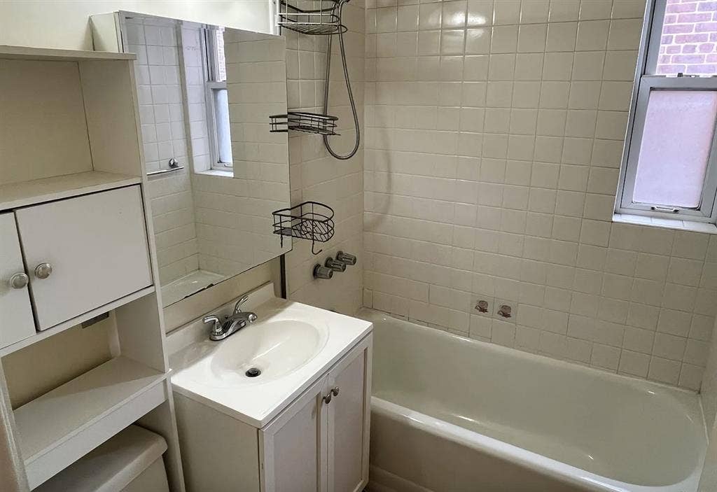 Looking for a Roommate