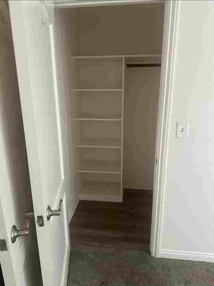 Looking for roommatees