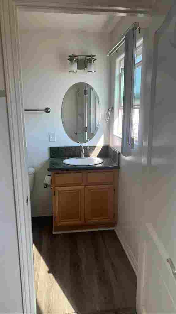 Looking for roommatees