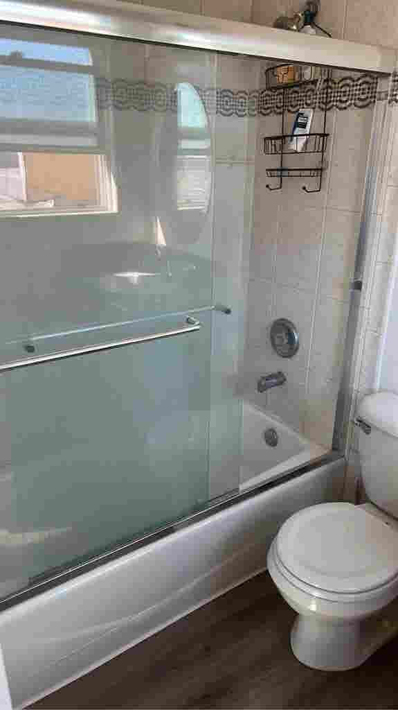 Looking for roommatees
