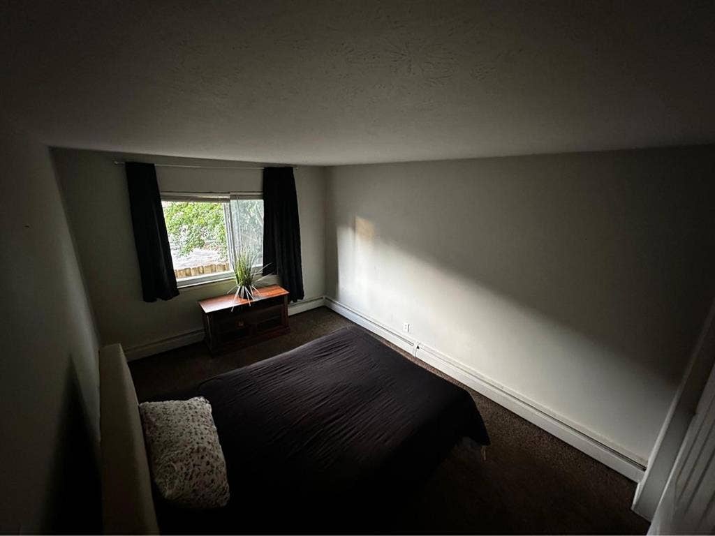 Furnished Room – Great Location