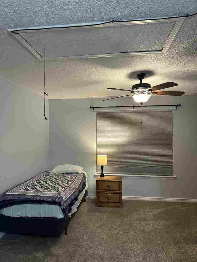 Large Master Bdrm w/ Private Bath
