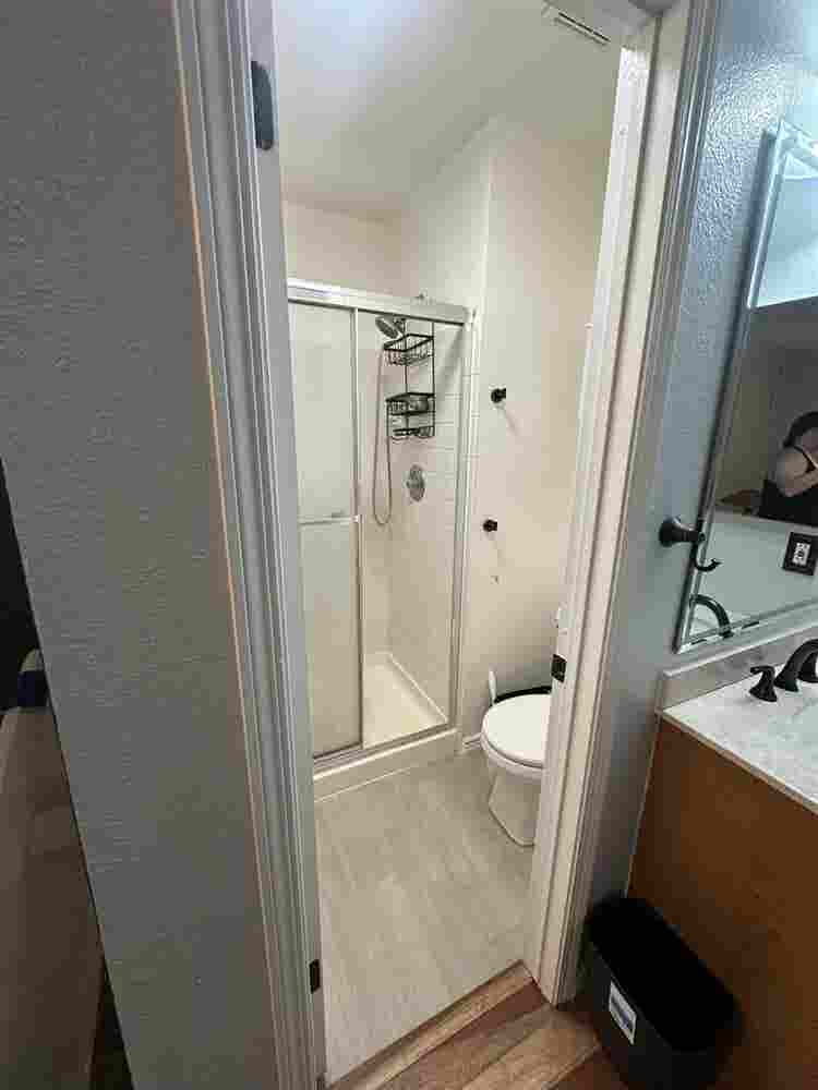 Large Master Bdrm w/ Private Bath
