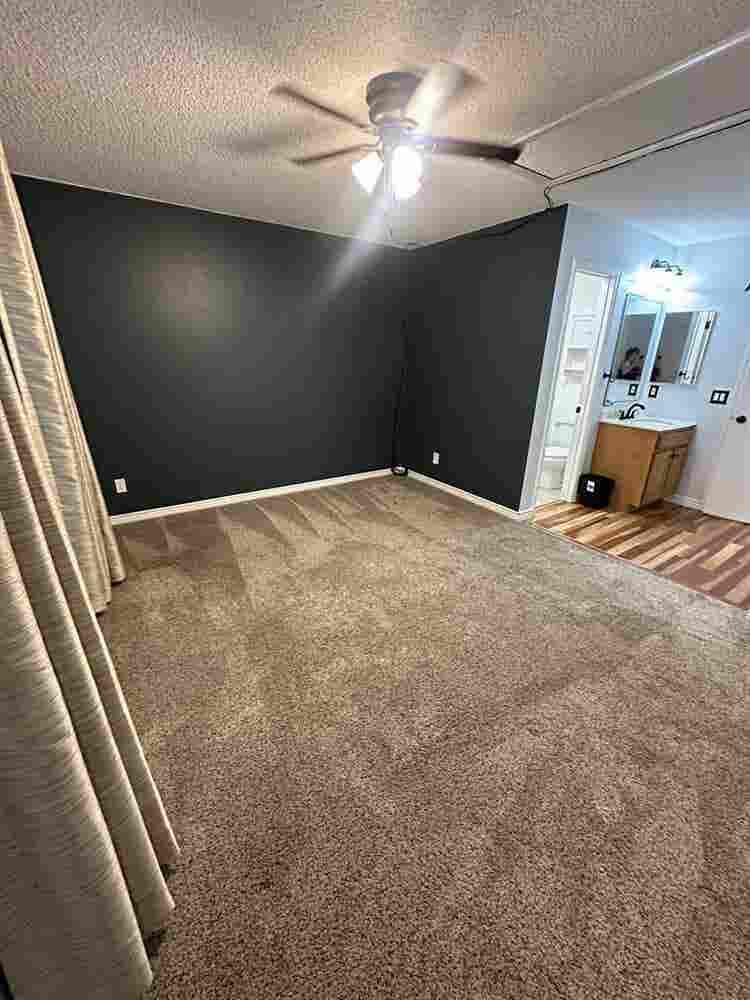 Large Master Bdrm w/ Private Bath