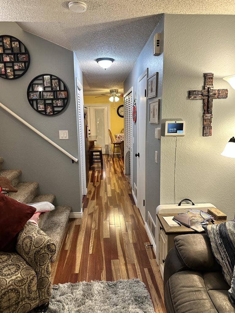 Large Master Bdrm w/ Private Bath