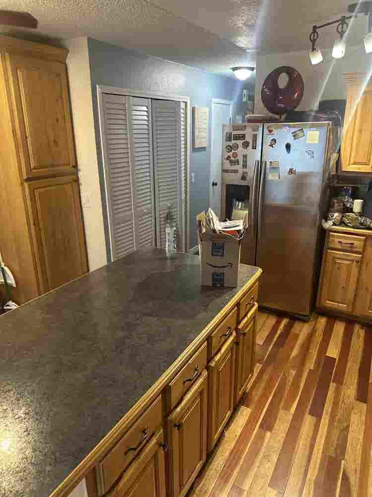 Large Master Bdrm w/ Private Bath