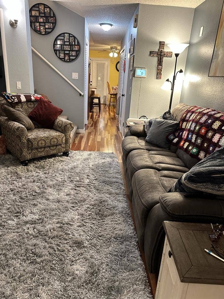 Large Master Bdrm w/ Private Bath