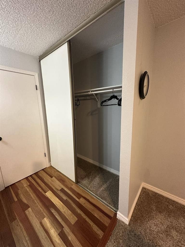 Large Master Bdrm w/ Private Bath