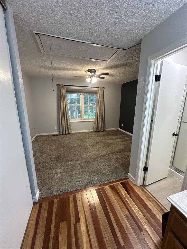 Large Master Bdrm w/ Private Bath