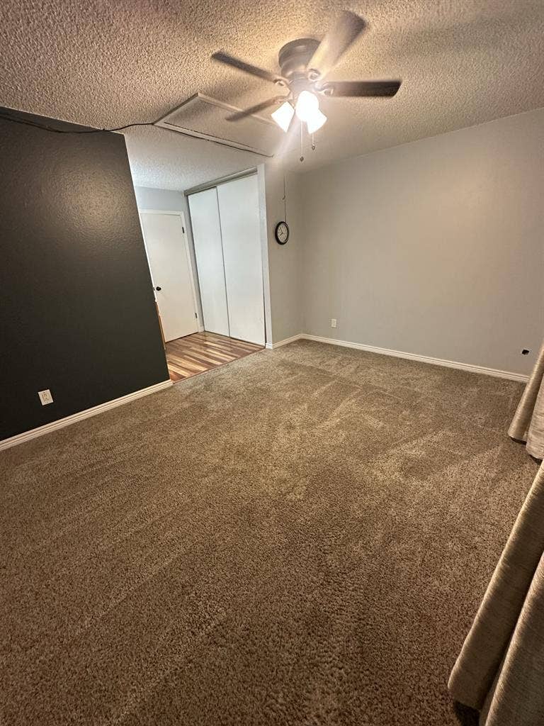 Large Master Bdrm w/ Private Bath