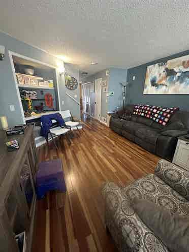 Large Master Bdrm w/ Private Bath