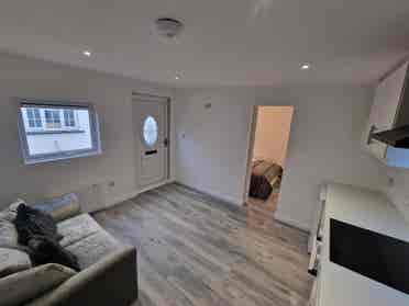 Self contained 1 bedroom small flat