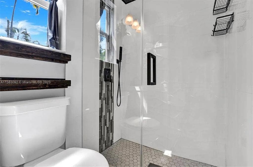 Room for rent in Hollywood.