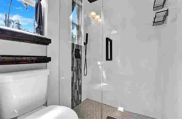 Room for rent in Hollywood.