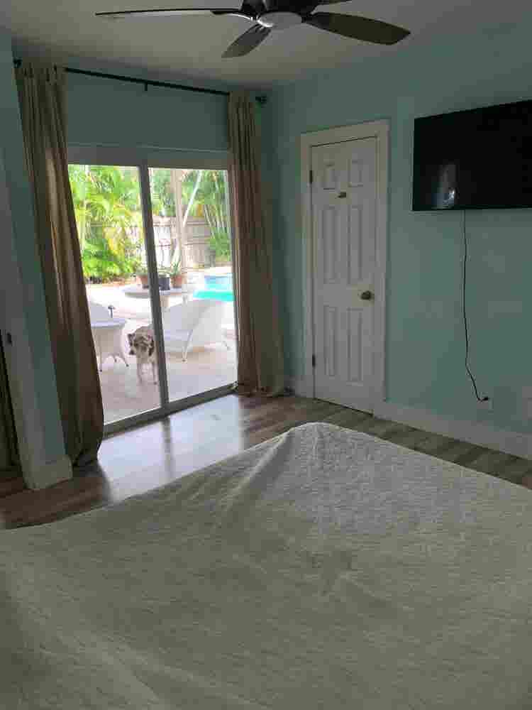 Room for rent in Hollywood.