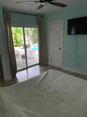 Room for rent in Hollywood.