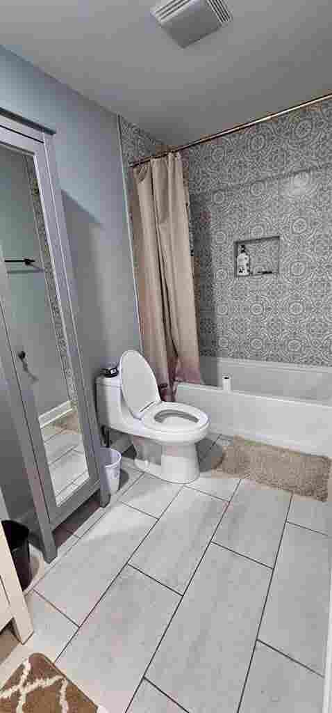 Private bed / shared bath for $