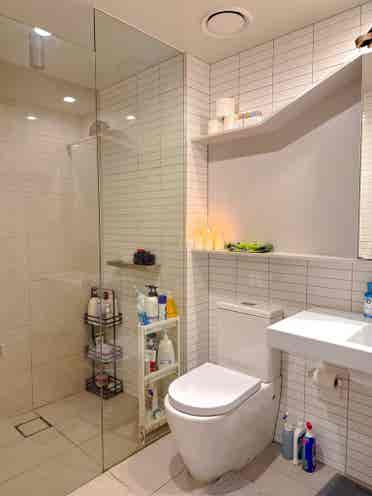 Share room available for 2 people
