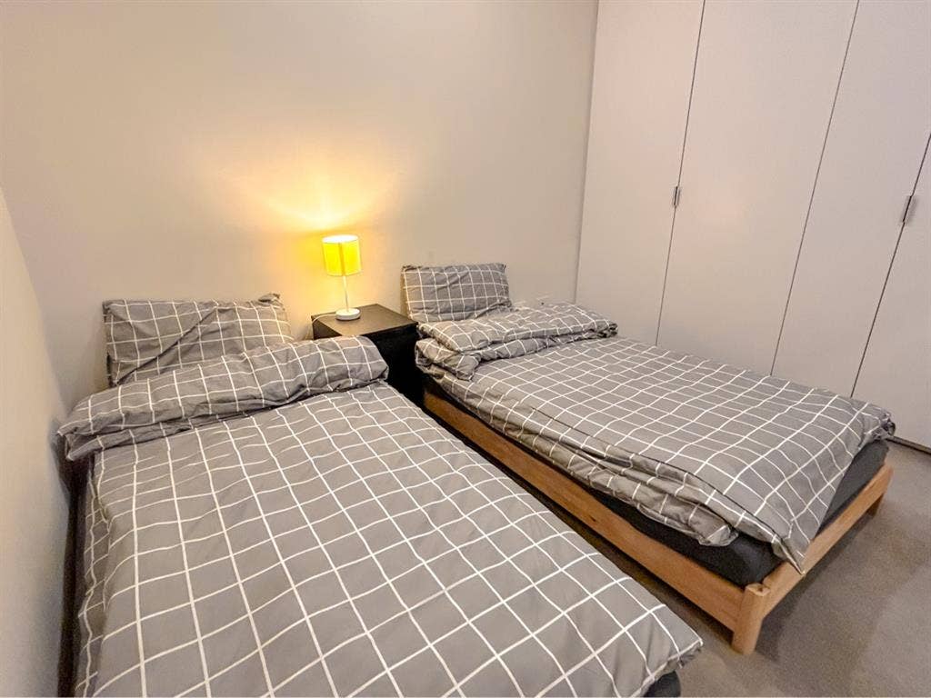 Share room available for 2 people