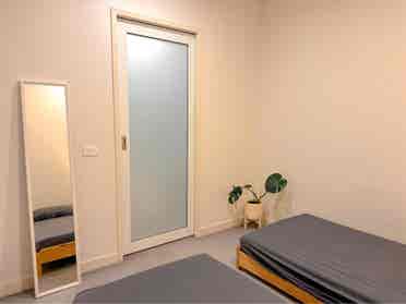 Share room available for 2 people