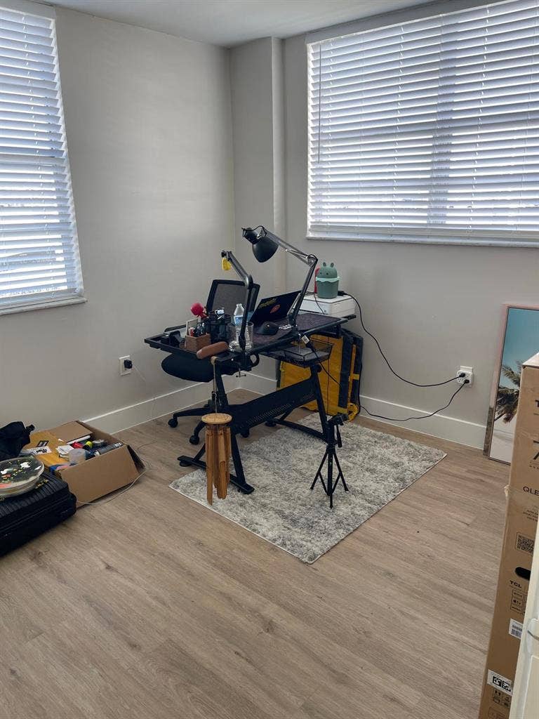 Female Roommate Wanted – High Vibes