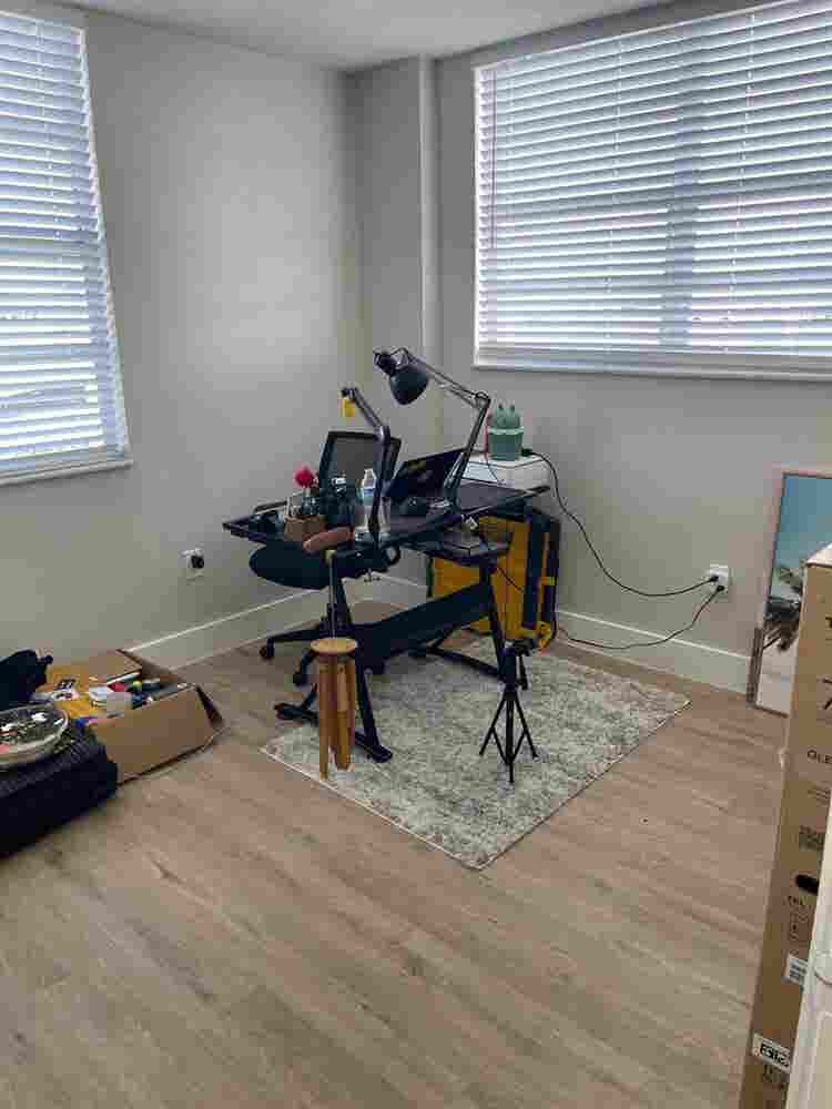Female Roommate Wanted – High Vibes