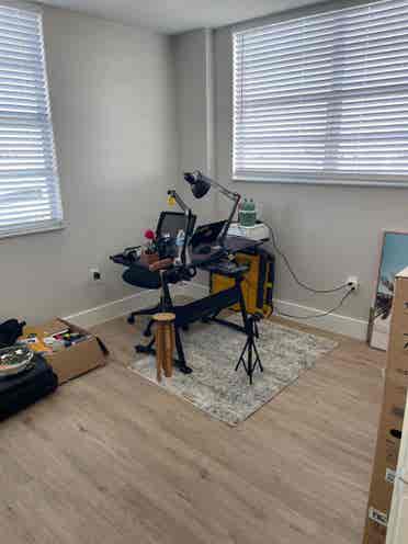 Female Roommate Wanted – High Vibes