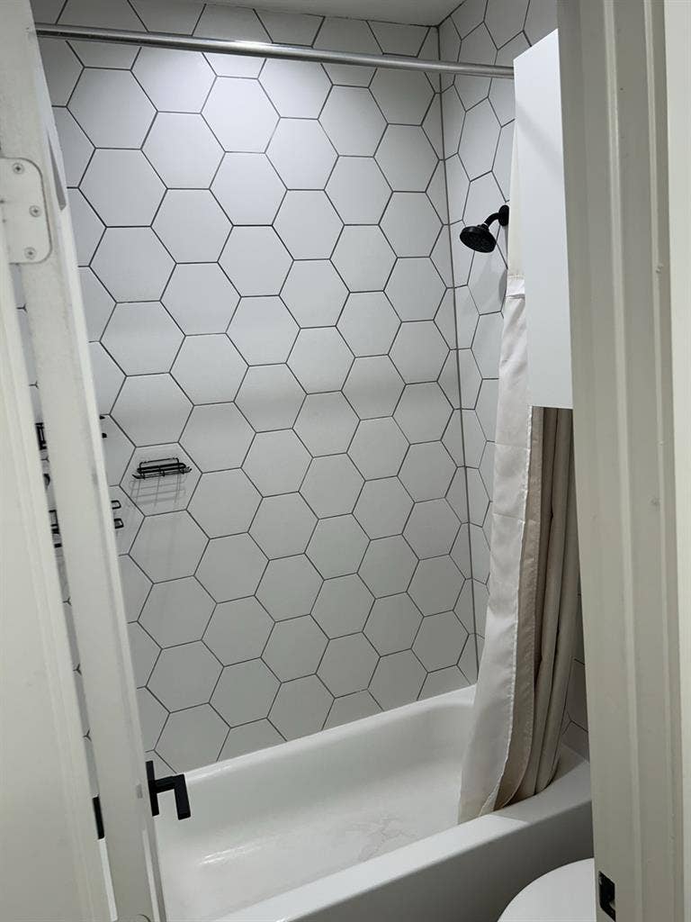 Need roommate for 6 months