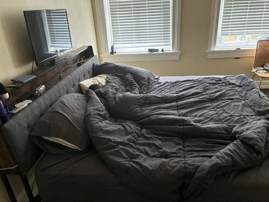 1 Available Large bedroom