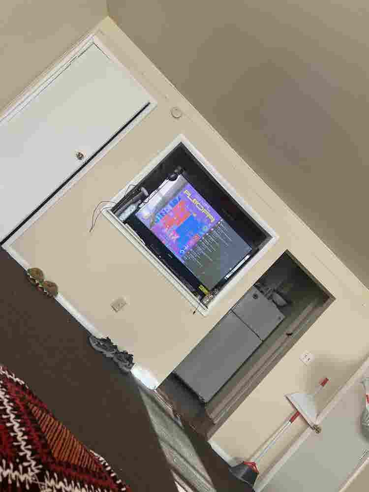 1 Available Large bedroom