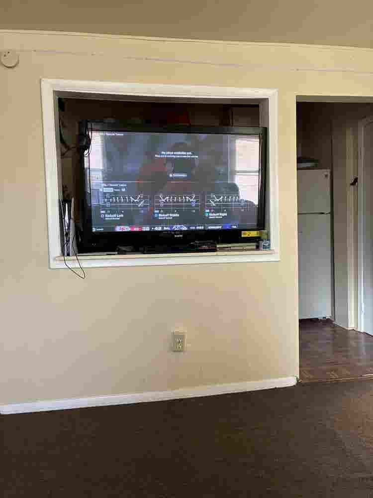 1 Available Large bedroom