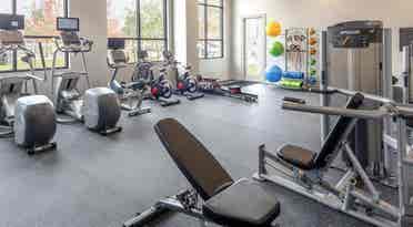 NEW!! Clean and Easy to Live With
