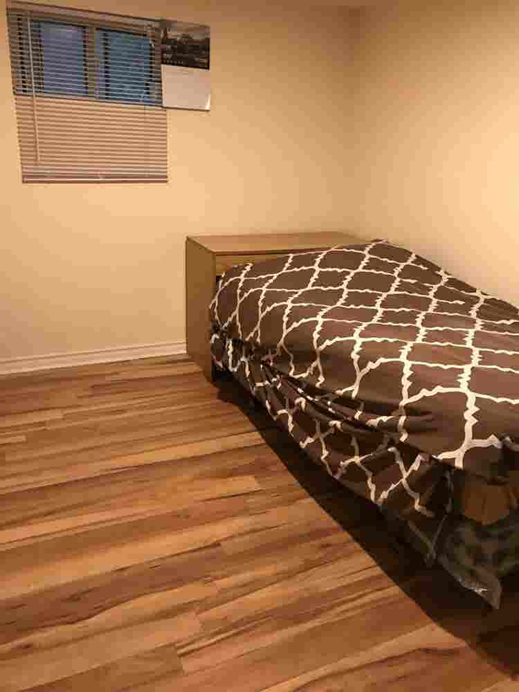 Basement room for rent Oct/