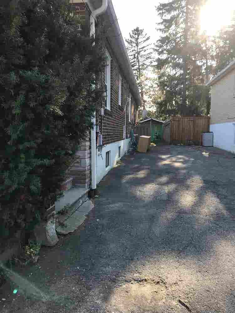 Basement room for rent Oct/