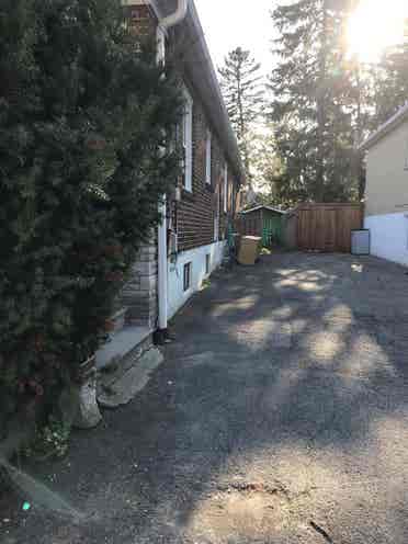 Basement room for rent Oct/
