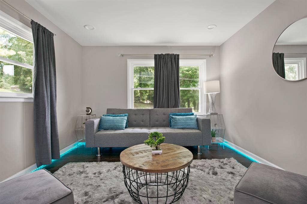 Master Bedroom, Everything Included
