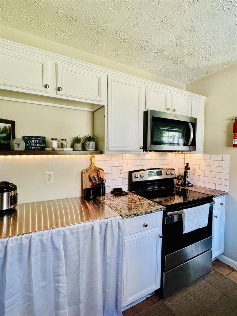 Small room for rent