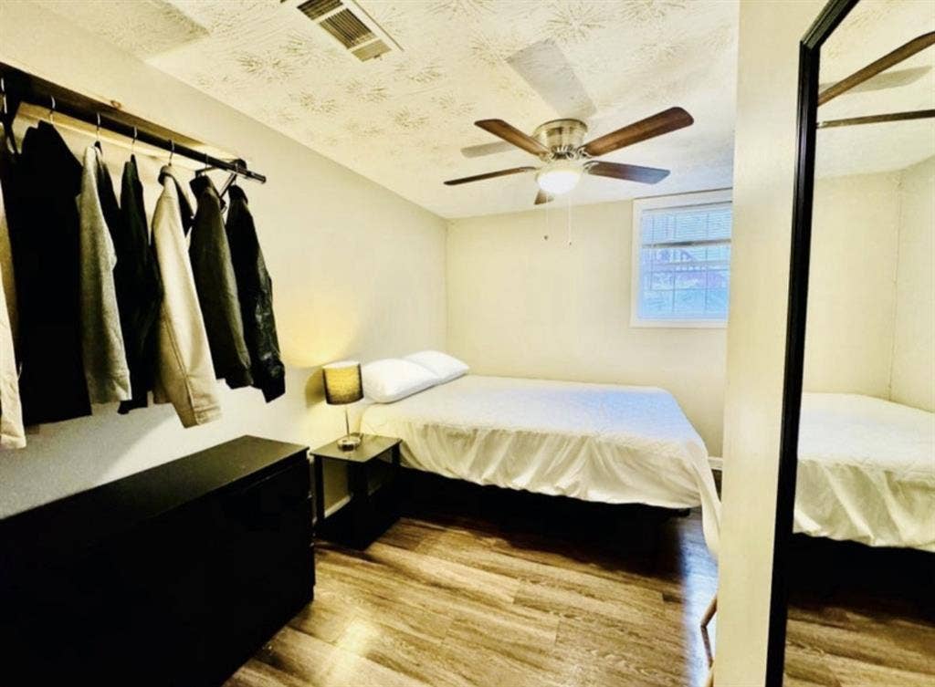 Small room for rent