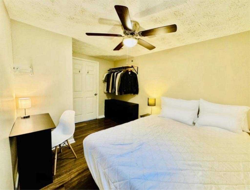 Small room for rent