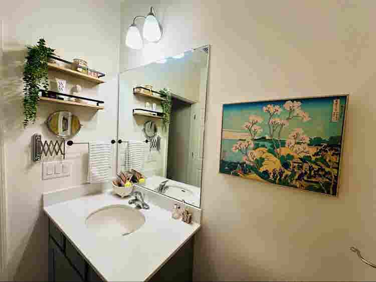 Room + Private Bath, Avail mid Dec!