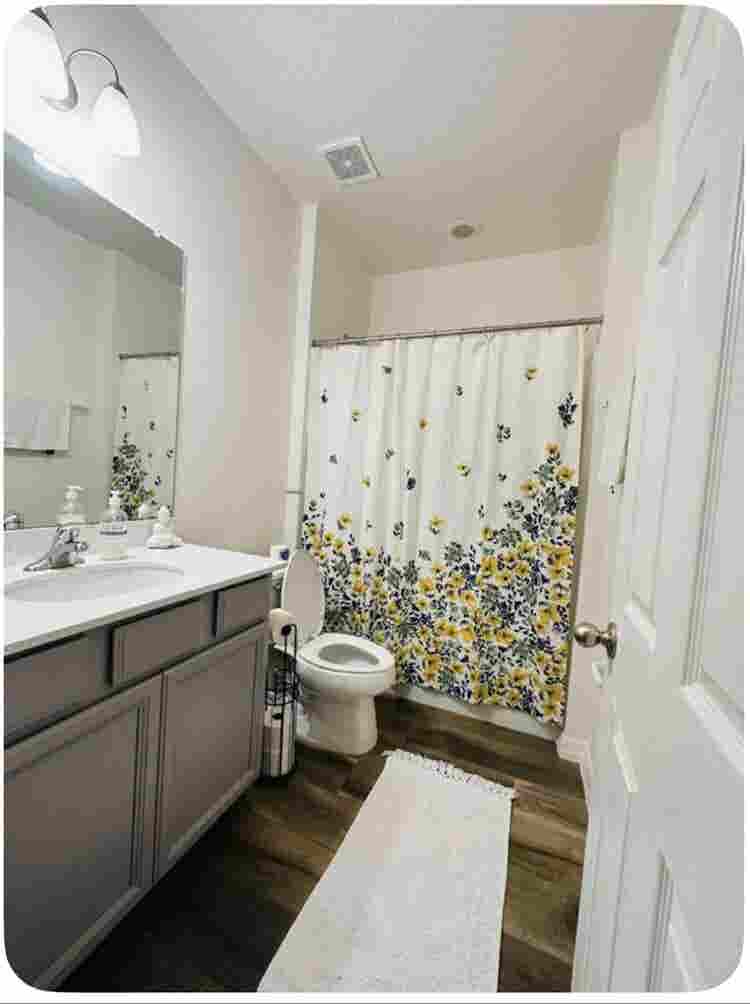 Room & Bathroom + Amenities! *
Dec 1