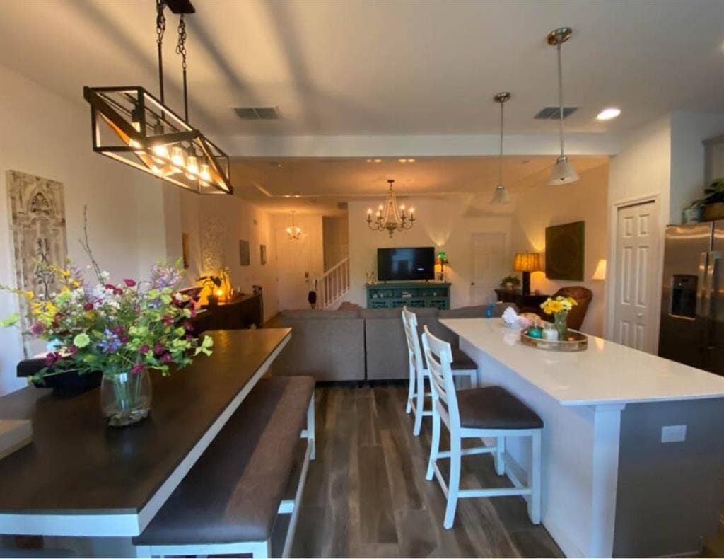 Room + Private Bath, Avail mid Dec!