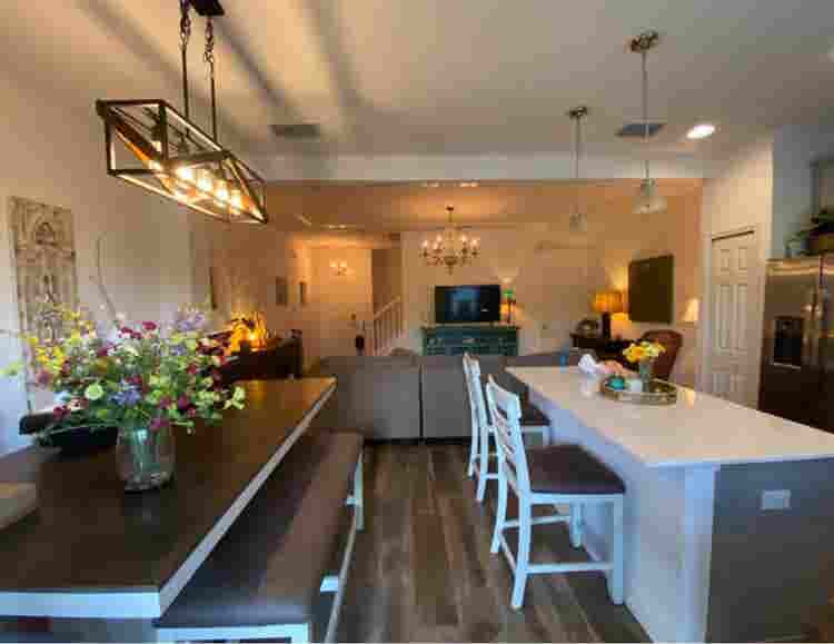 Room + Private Bath, Avail mid Dec!