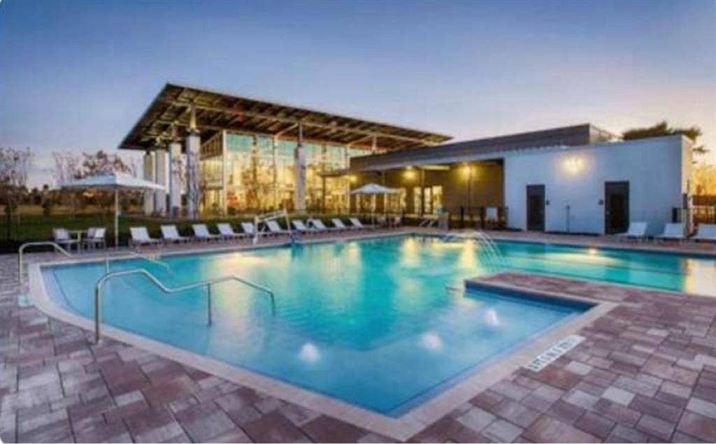 Room + Private Bath, Avail mid Dec!