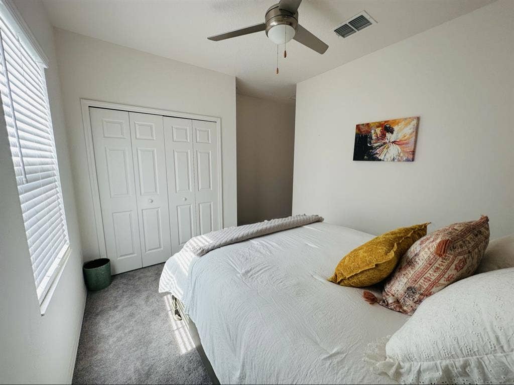 Room + Private Bath, Avail mid Dec!