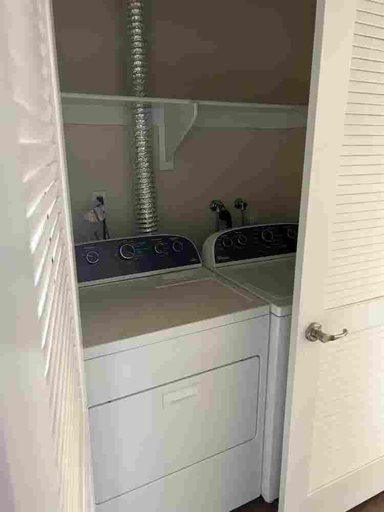 Lovely large private room + bath