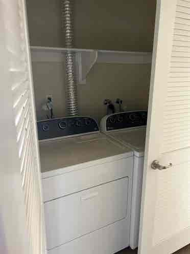 Lovely large private room + bath