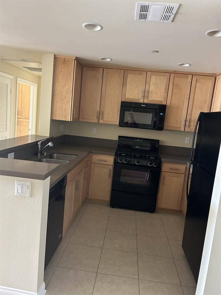 Lovely large private room + bath